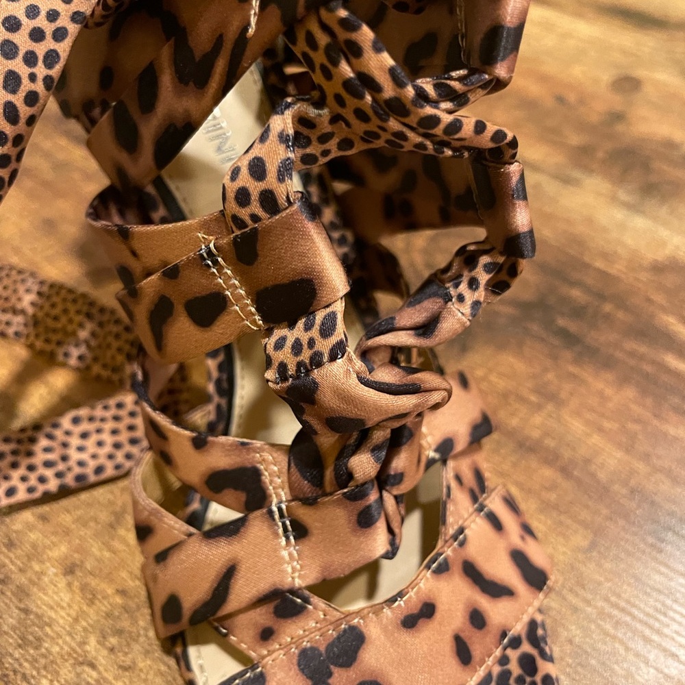 Gianni Bini strappy open toed heel - Picture 8 of 9
